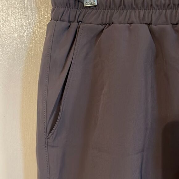 Mondetta Ladies' Woven Short Grey NWOT - Picture 3 of 11